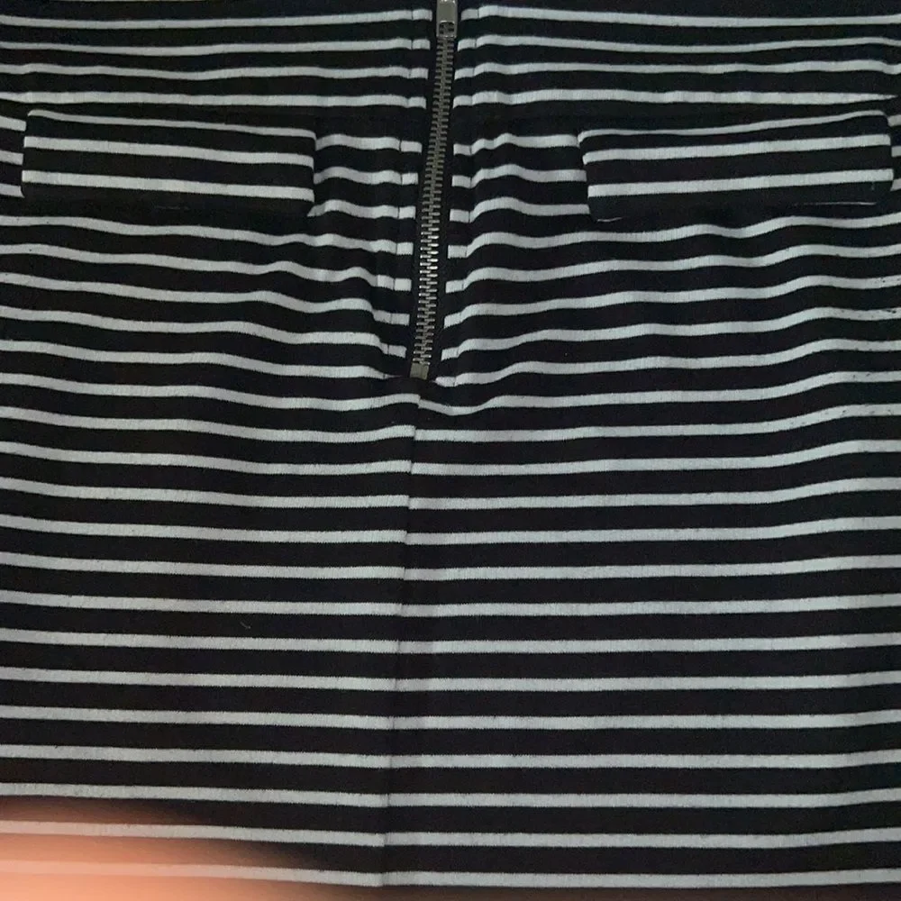 XXI Forever 21 S/P Black & White Geometric Print Stretchy mini skirt w/ pockets - Picture 9 of 9